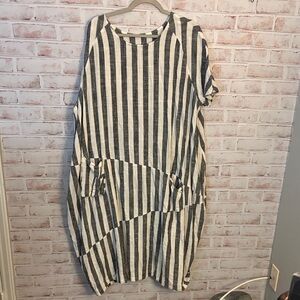 Chic Striped Midi Dress in Black and White